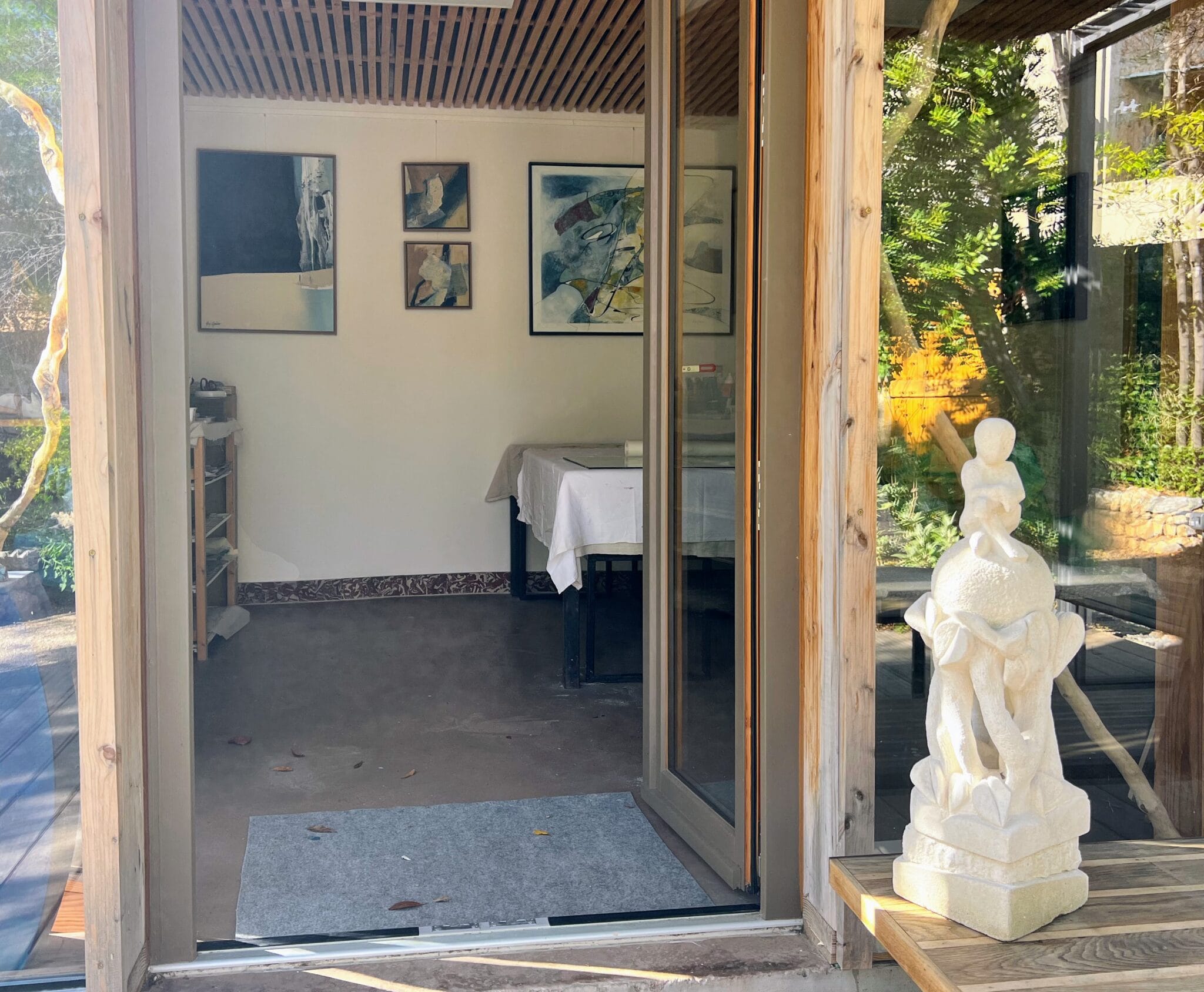 Aline Chevalier Peintre contemporaine en occitanie Atelier