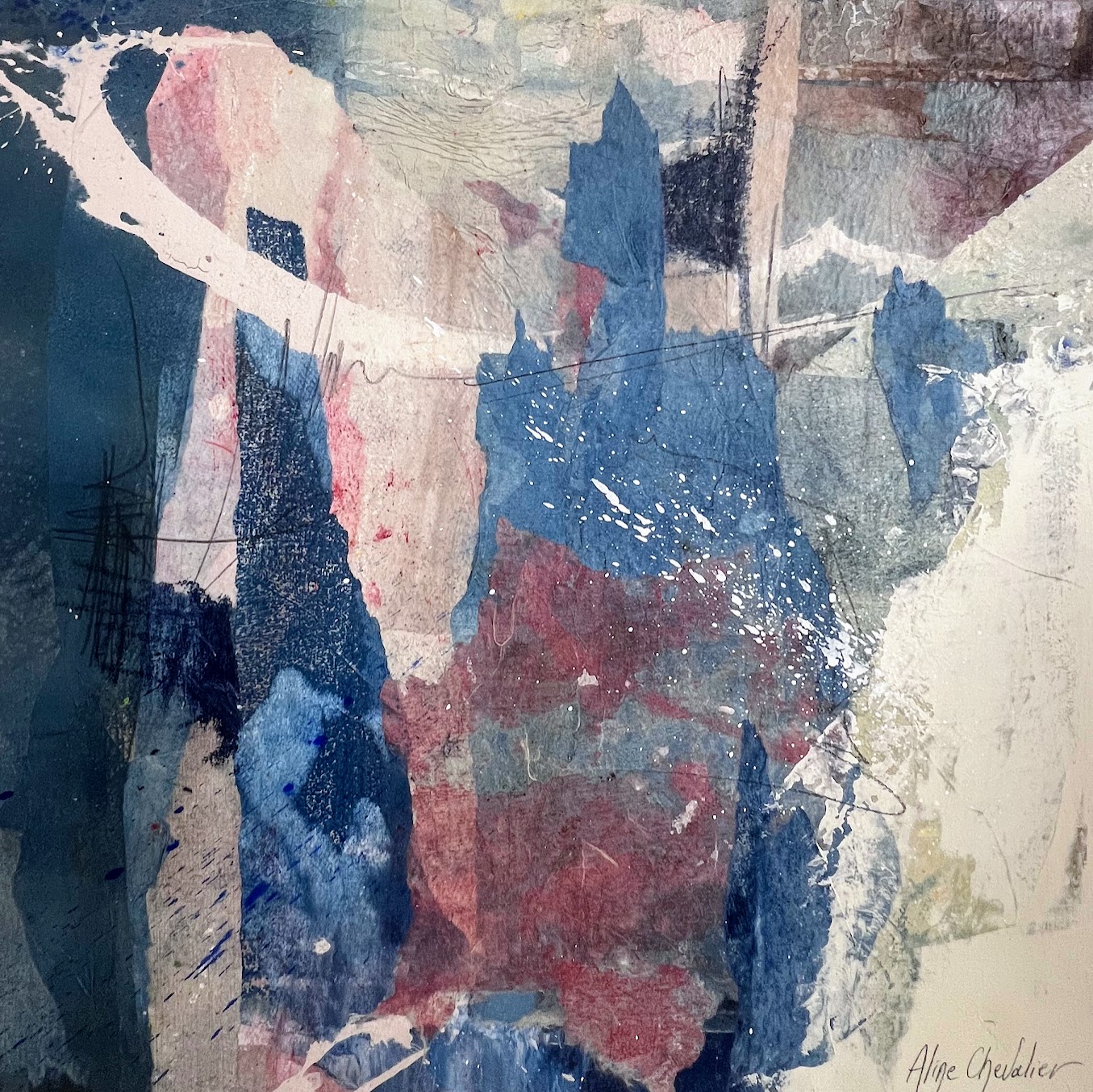 Peinture abstraite carrée aux tons roses doux enveloppant des bleus profonds avec ganivelles émergeant de la brume