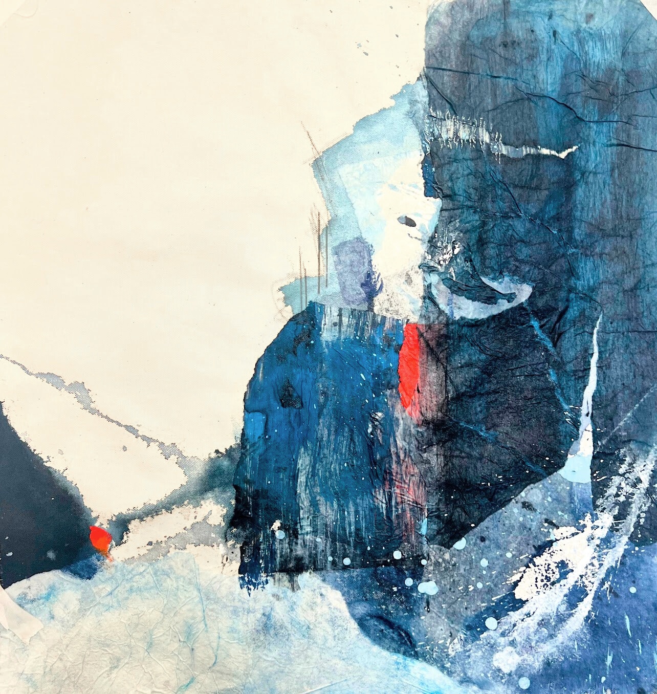 Balise Rouge, peinture abstraite contemporaine en marqueterie de papier et pigments naturels, 40 × 40 cm