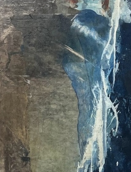 Détail photographique 1 de Échappée Bleue : superpositions et fibres du papier.