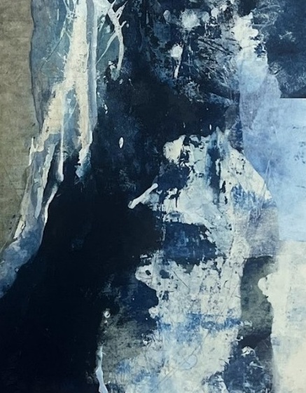 Détail photographique 2 de Échappée Bleue : superpositions et fibres du papier.